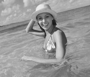 Иллюстрация к книге — Девочка. Девушка. Женщина [i_621.jpg]