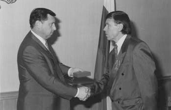 Иллюстрация к книге — Тайная война против СССР и России. Начальник 1 отдела по борьбе с терроризмом УБТ ФСБ РФ о лихих 90-х [i_074.jpg]