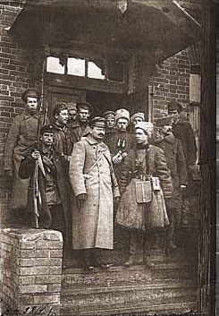 Иллюстрация к книге — Троцкий и Махно [_10.jpg]