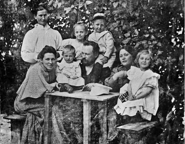 Иллюстрация к книге — Маятник жизни моей... 1930–1954 [i_006.jpg]