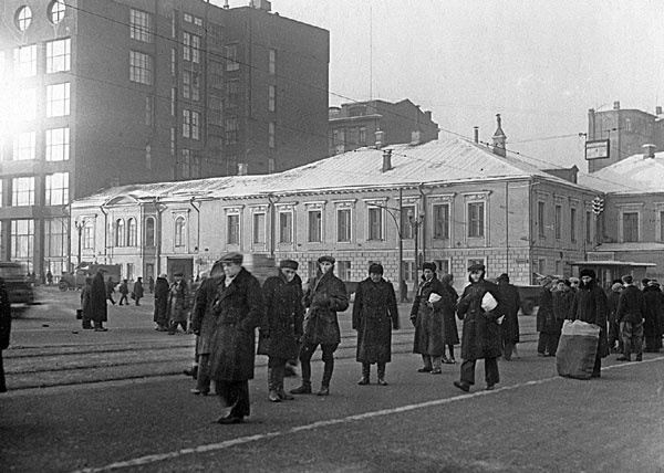 Иллюстрация к книге — Маятник жизни моей... 1930–1954 [i_056.jpg]