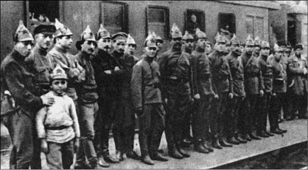 Иллюстрация к книге — Взлет и падение «красного Бонапарта». Трагическая судьба маршала Тухачевского [_06.jpg]