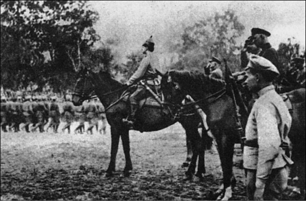 Иллюстрация к книге — Взлет и падение «красного Бонапарта». Трагическая судьба маршала Тухачевского [_08.jpg]