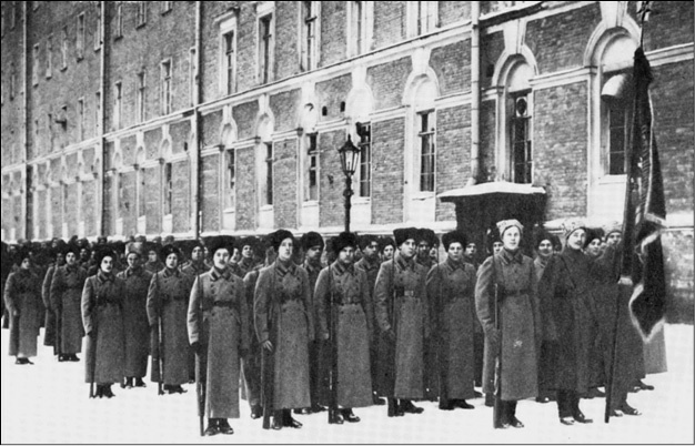 Иллюстрация к книге — Взлет и падение «красного Бонапарта». Трагическая судьба маршала Тухачевского [_12.jpg]