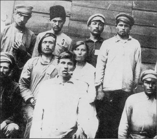 Иллюстрация к книге — Взлет и падение «красного Бонапарта». Трагическая судьба маршала Тухачевского [_15.jpg]