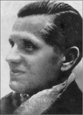 Иллюстрация к книге — Взлет и падение «красного Бонапарта». Трагическая судьба маршала Тухачевского [_27.jpg]