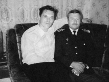 Иллюстрация к книге — Гибель &quot;Курска&quot;. Неизвестные страницы трагедии [i_008.jpg]