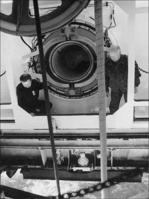 Иллюстрация к книге — Гибель &quot;Курска&quot;. Неизвестные страницы трагедии [i_021.jpg]