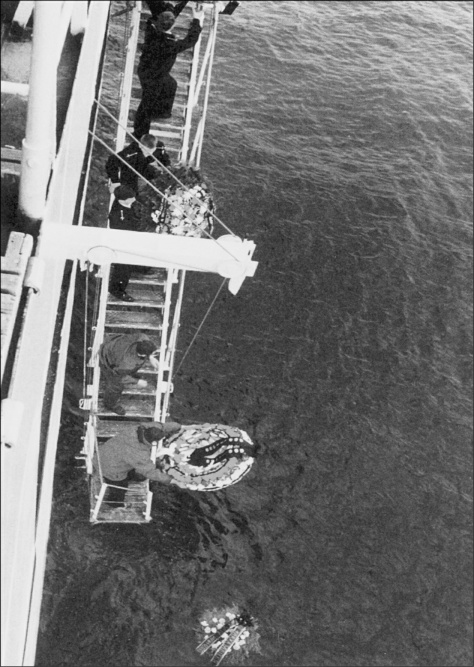 Иллюстрация к книге — Гибель &quot;Курска&quot;. Неизвестные страницы трагедии [i_025.jpg]