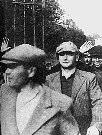 Иллюстрация к книге — Проклятые легионы. Изменники Родины на службе Гитлера [i_011.jpg]