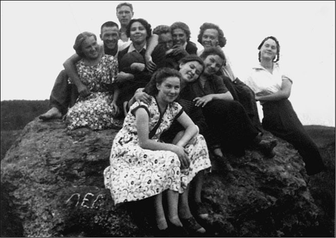 Иллюстрация к книге — Предания Синих камней [i_048.jpg]