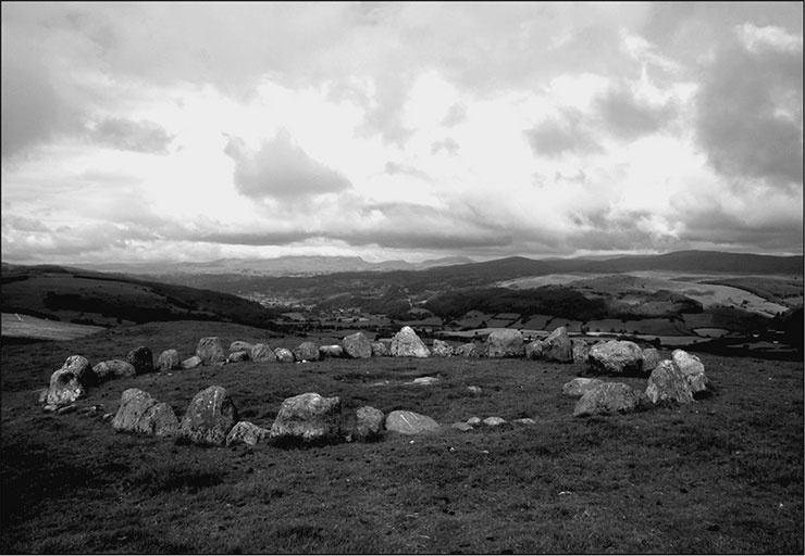 Иллюстрация к книге — Предания Синих камней [i_100.jpg]