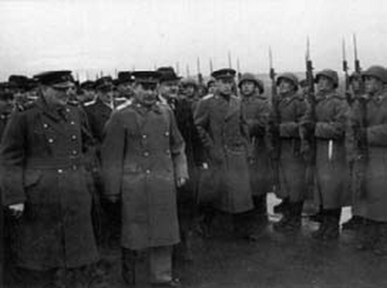 Иллюстрация к книге — Победоносец Сталин. Генералиссимус в Великой Отечественной войне [_216.jpg]