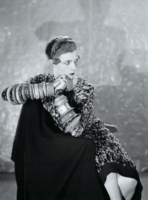 Иллюстрация к книге — Молодые и красивые. Мода двадцатых годов [i_016.jpg]