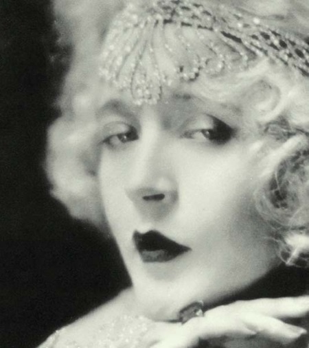 Иллюстрация к книге — Молодые и красивые. Мода двадцатых годов [i_144.jpg]