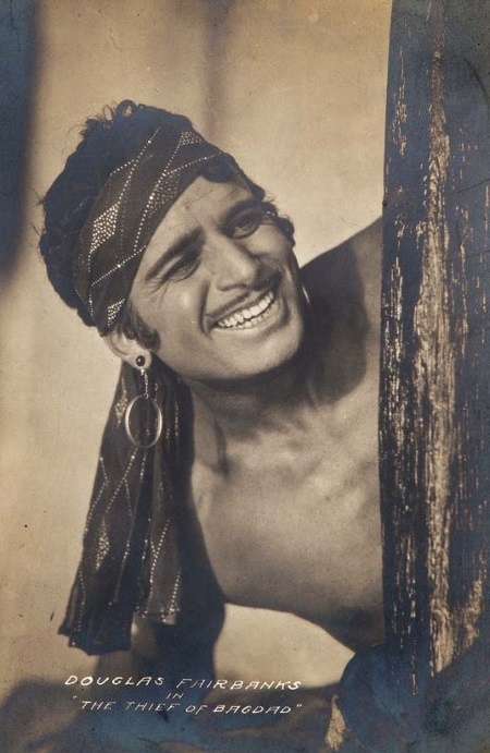 Иллюстрация к книге — Молодые и красивые. Мода двадцатых годов [i_146.jpg]