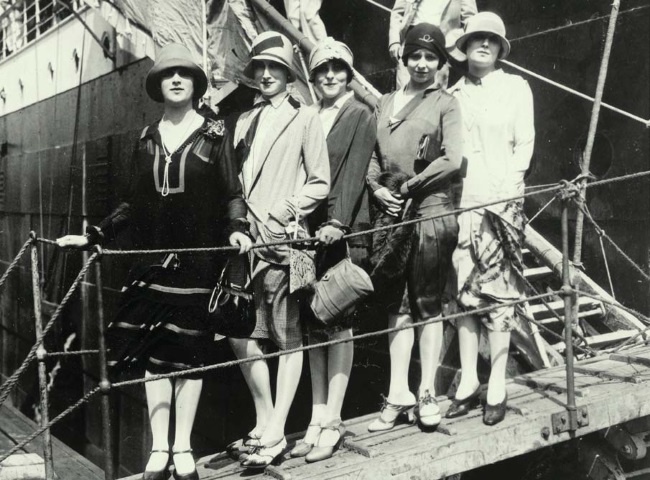 Иллюстрация к книге — Молодые и красивые. Мода двадцатых годов [i_152.jpg]