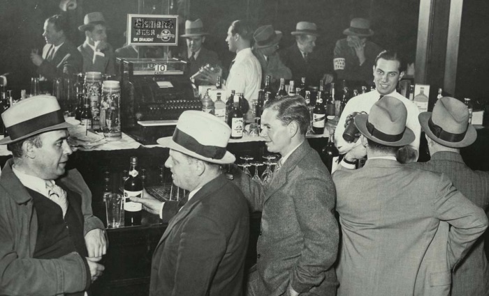 Иллюстрация к книге — Молодые и красивые. Мода двадцатых годов [i_163.jpg]