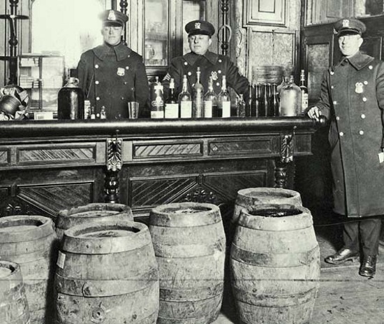 Иллюстрация к книге — Молодые и красивые. Мода двадцатых годов [i_164.jpg]