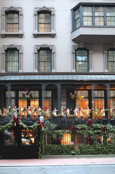 Иллюстрация к книге — Молодые и красивые. Мода двадцатых годов [i_165.jpg]