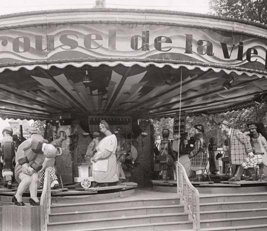 Иллюстрация к книге — Молодые и красивые. Мода двадцатых годов [i_183.jpg]