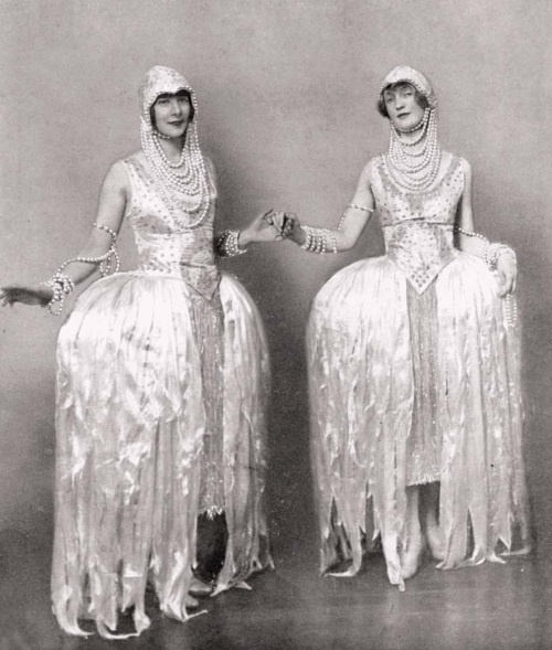 Иллюстрация к книге — Молодые и красивые. Мода двадцатых годов [i_194.jpg]