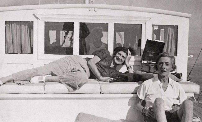 Иллюстрация к книге — Молодые и красивые. Мода двадцатых годов [i_222.jpg]