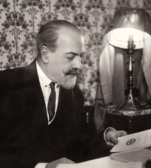 Иллюстрация к книге — Молодые и красивые. Мода двадцатых годов [i_296.jpg]