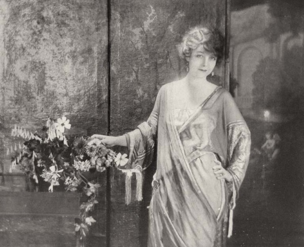 Иллюстрация к книге — Молодые и красивые. Мода двадцатых годов [i_314.jpg]