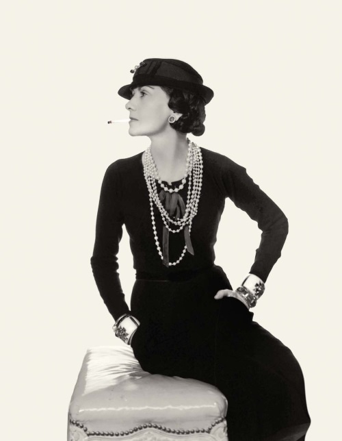 Иллюстрация к книге — Молодые и красивые. Мода двадцатых годов [i_321.jpg]