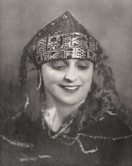 Иллюстрация к книге — Молодые и красивые. Мода двадцатых годов [i_342.jpg]