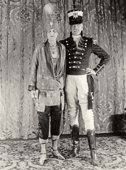 Иллюстрация к книге — Молодые и красивые. Мода двадцатых годов [i_352.jpg]