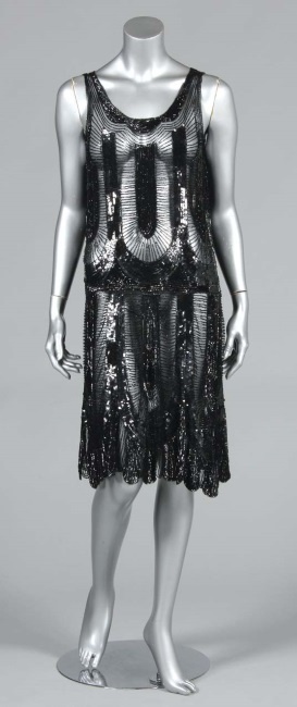 Иллюстрация к книге — Молодые и красивые. Мода двадцатых годов [i_400.jpg]