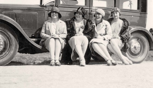 Иллюстрация к книге — Молодые и красивые. Мода двадцатых годов [i_417.jpg]