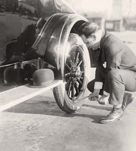 Иллюстрация к книге — Молодые и красивые. Мода двадцатых годов [i_418.jpg]