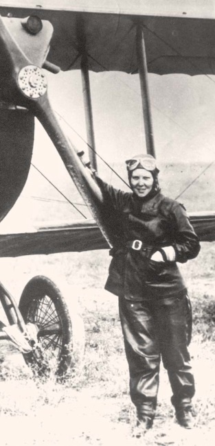 Иллюстрация к книге — Молодые и красивые. Мода двадцатых годов [i_439.jpg]