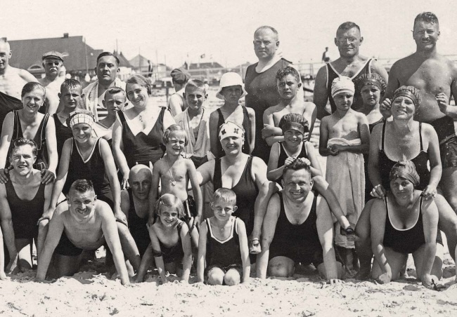 Иллюстрация к книге — Молодые и красивые. Мода двадцатых годов [i_467.jpg]