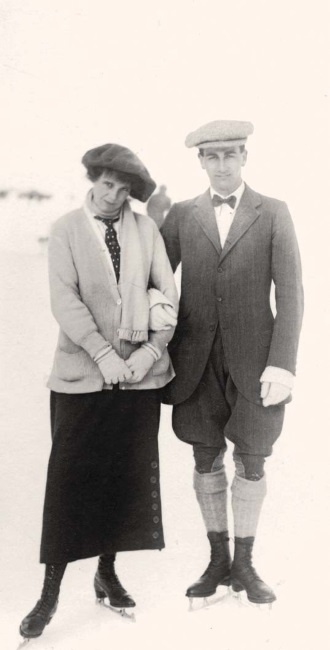 Иллюстрация к книге — Молодые и красивые. Мода двадцатых годов [i_485.jpg]