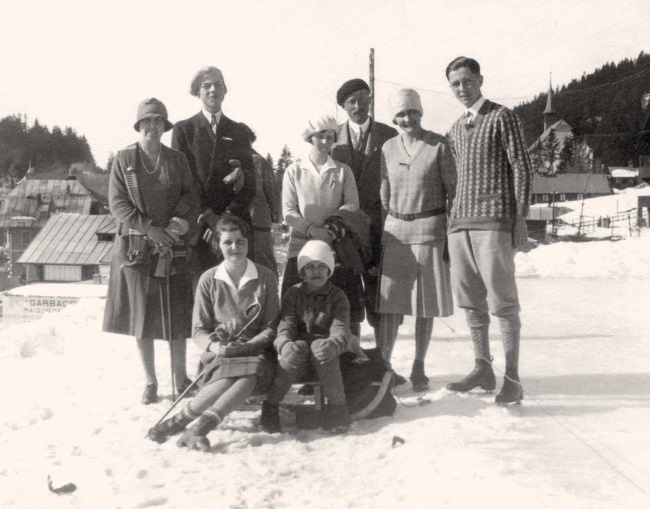 Иллюстрация к книге — Молодые и красивые. Мода двадцатых годов [i_487.jpg]