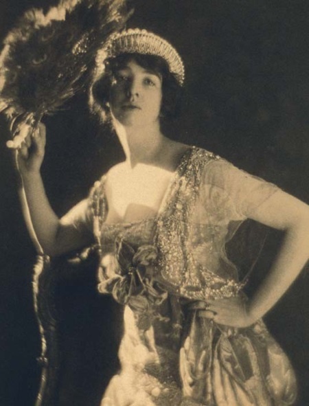 Иллюстрация к книге — Молодые и красивые. Мода двадцатых годов [i_508.jpg]