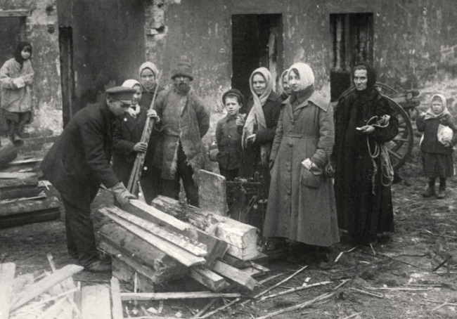 Иллюстрация к книге — Молодые и красивые. Мода двадцатых годов [i_531.jpg]