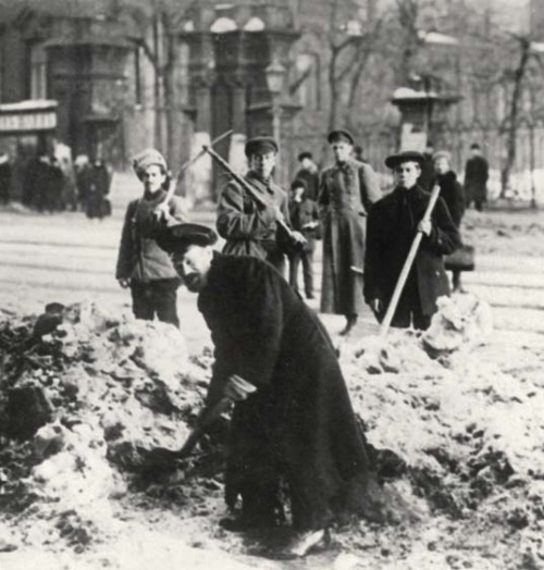 Иллюстрация к книге — Молодые и красивые. Мода двадцатых годов [i_532.jpg]