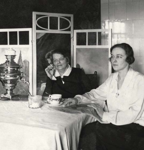 Иллюстрация к книге — Молодые и красивые. Мода двадцатых годов [i_551.jpg]