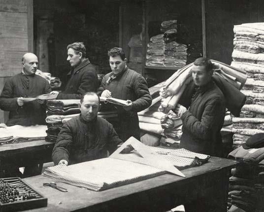 Иллюстрация к книге — Молодые и красивые. Мода двадцатых годов [i_556.jpg]