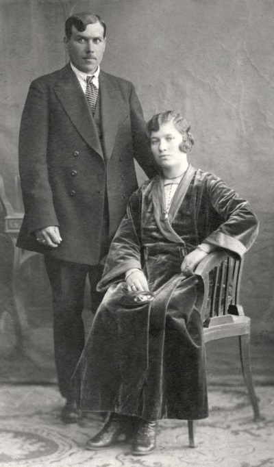 Иллюстрация к книге — Молодые и красивые. Мода двадцатых годов [i_565.jpg]