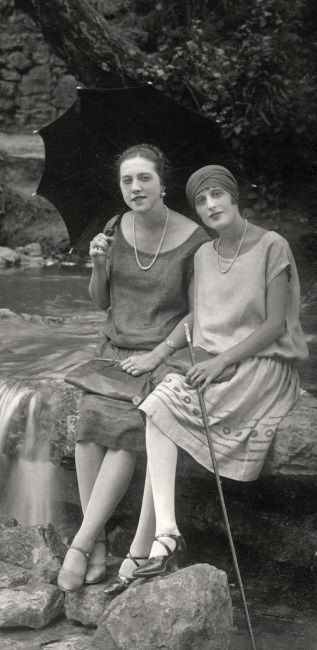 Иллюстрация к книге — Молодые и красивые. Мода двадцатых годов [i_572.jpg]