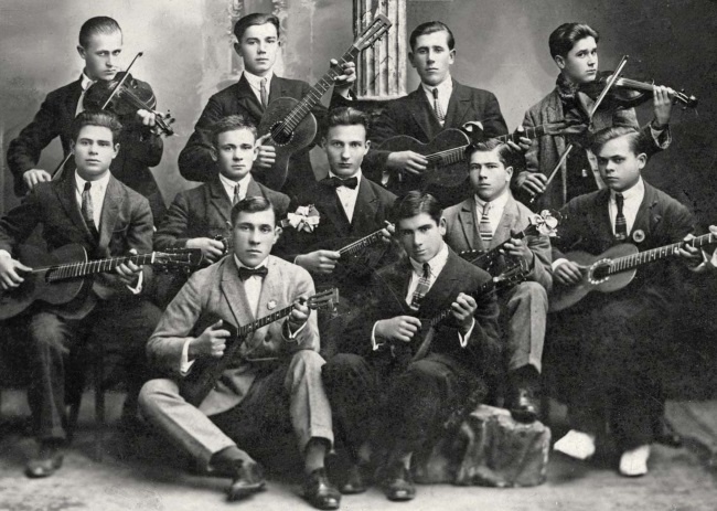 Иллюстрация к книге — Молодые и красивые. Мода двадцатых годов [i_598.jpg]