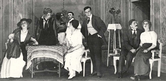 Иллюстрация к книге — Молодые и красивые. Мода двадцатых годов [i_616.jpg]