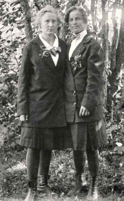 Иллюстрация к книге — Молодые и красивые. Мода двадцатых годов [i_626.jpg]