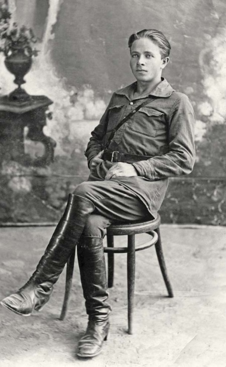 Иллюстрация к книге — Молодые и красивые. Мода двадцатых годов [i_632.jpg]